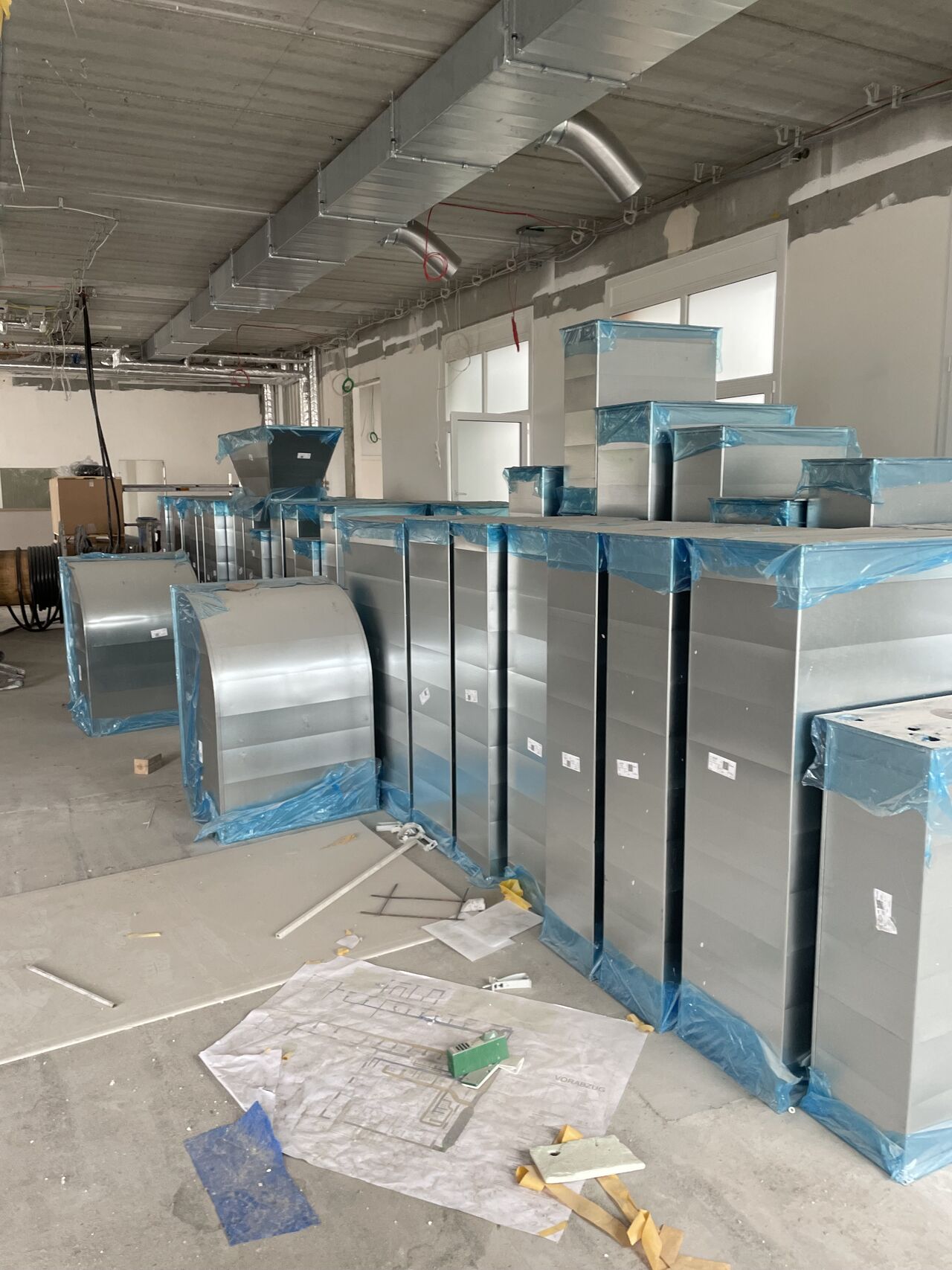 Privatschule Mannheim &ndash; Vormontage und Anlieferung von Anlagenteilen