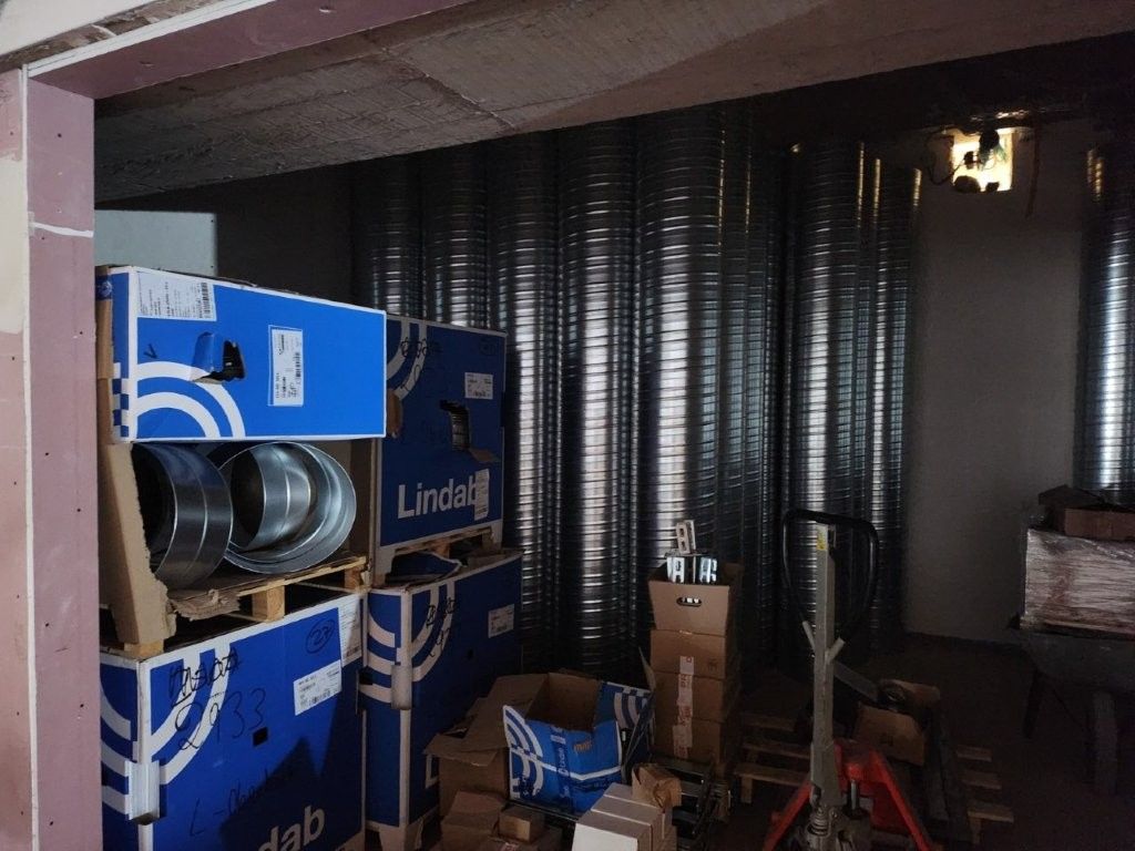 Sporthalle &ndash; Materiallager mit Lindab Komponenten