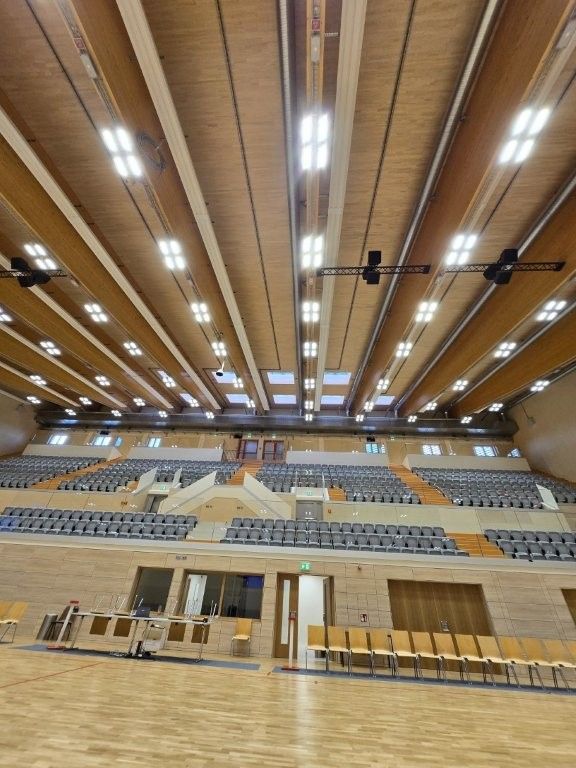 Sporthalle &ndash; Hallenperspektive vom Spielfeld