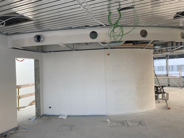 Verwaltungsgeb&auml;ude Augsburg &ndash; Elliptische Bauform und besondere Leitungsf&uuml;hrung