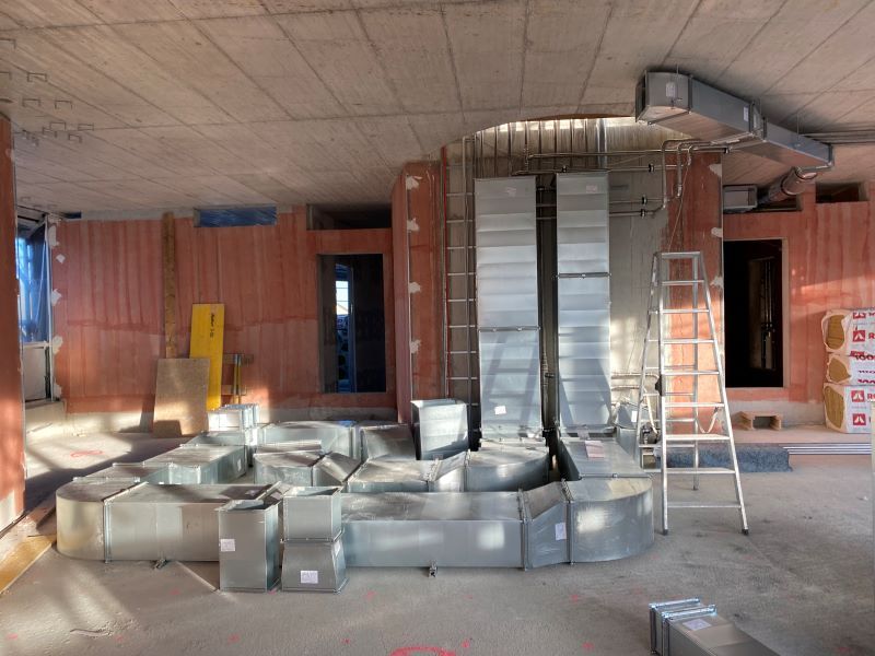 Verwaltungsgeb&auml;ude Augsburg &ndash; Vormontage von Kanalbauteilen